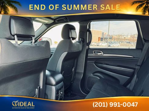 Used 2017 Jeep Grand Cherokee Laredo w/ Quick Order Package 23E AWD/4WD image 25