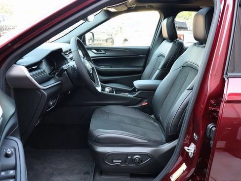 New 2025 Jeep Grand Cherokee Altitude w/ Trailer Tow Package image 9