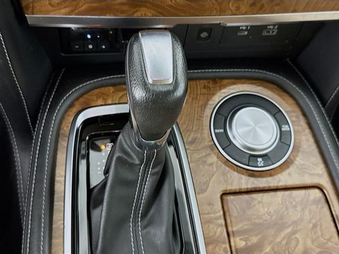 Used 2022 Nissan Armada SL w/ Captain's Chairs Package RWD image 18