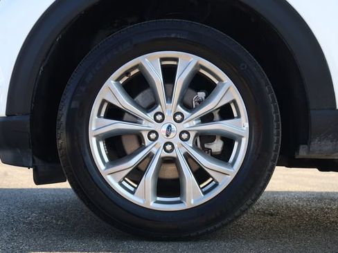 Used 2023 Ford Explorer Limited AWD/4WD image 8