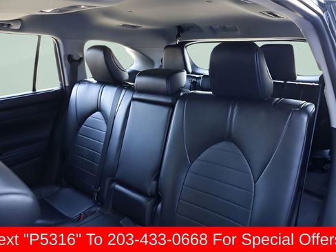 Used 2023 Toyota Highlander XLE AWD/4WD image 21
