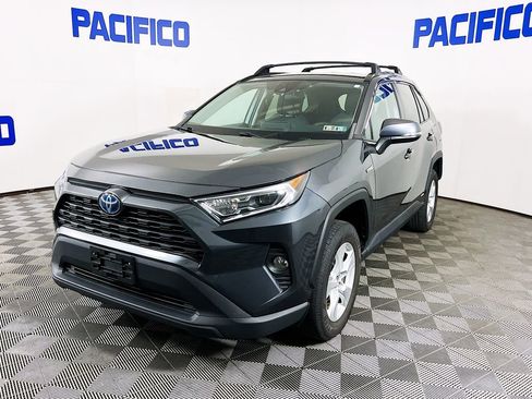 Used 2021 Toyota RAV4 XLE AWD/4WD image 3