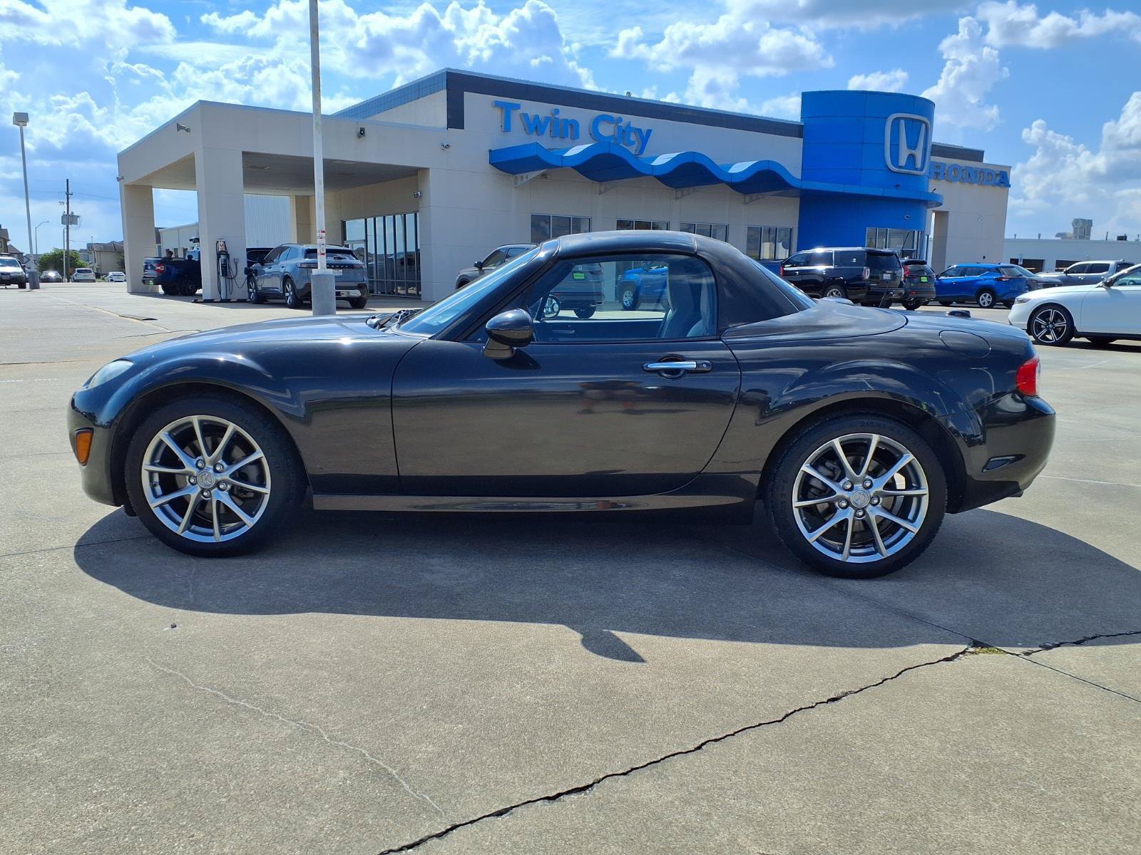 Used 2011 MAZDA MX-5 Miata Grand Touring RWD image 8