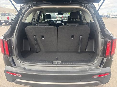 Used 2023 Kia Sorento S image 29