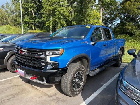 Used 2022 Chevrolet Silverado 1500 ZR2 w/ Technology Package AWD/4WD image 3