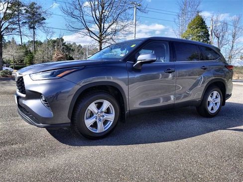 Used 2021 Toyota Highlander LE image 8
