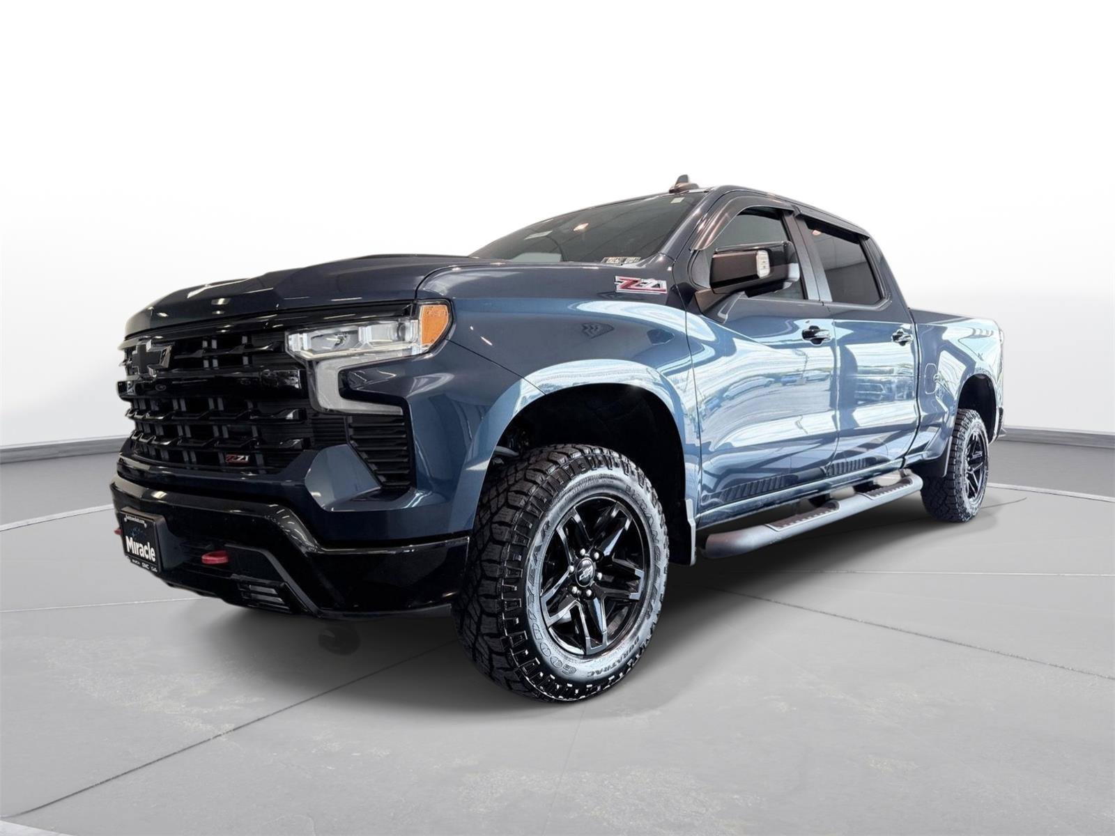 Used 2022 Chevrolet Silverado 1500 LT Trail Boss w/ LT Trail Boss Premium Package AWD/4WD image 3