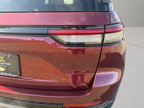 Used 2023 Jeep Grand Cherokee Altitude image 16