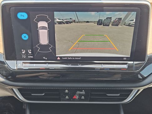 Used 2024 Volkswagen Atlas SE FWD image 17