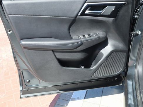 Used 2024 Mitsubishi Outlander SE Black Edition image 16