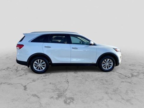 Used 2018 Kia Sorento LX image 9