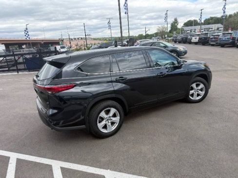 Used 2020 Toyota Highlander LE AWD/4WD image 11