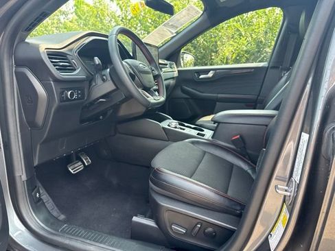 Used 2023 Ford Escape ST-Line w/ Tech Pack #1 AWD/4WD image 13