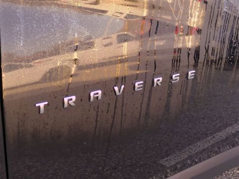 Used 2020 Chevrolet Traverse LT image 13