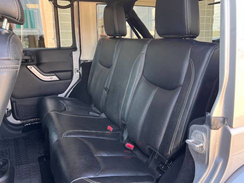 Used 2015 Jeep Wrangler Unlimited Sahara w/ Dual Top Group image 17
