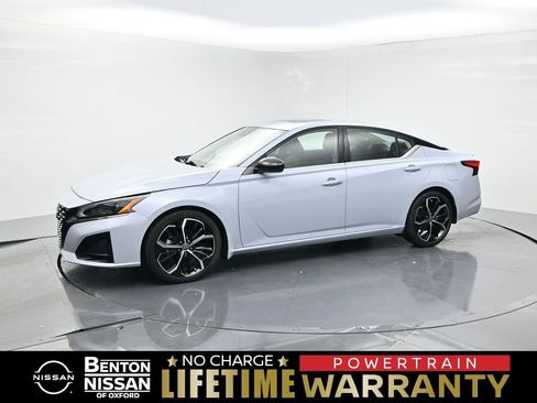 Used 2023 Nissan Altima 2.5 SR w/ SR Premium Package FWD image 1