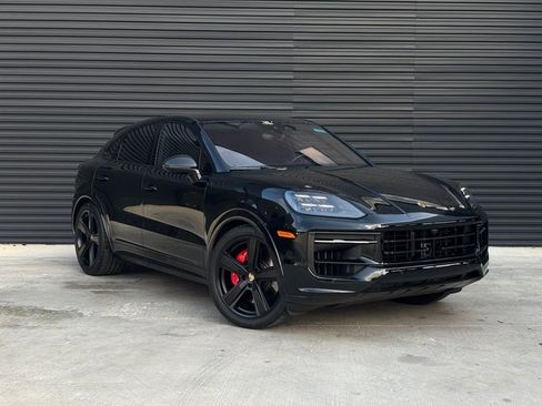 Certified 2025 Porsche Cayenne GTS w/ Technology Package image 9