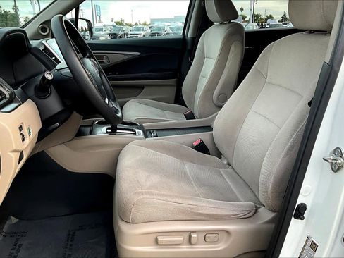 Used 2017 Honda Pilot EX image 7