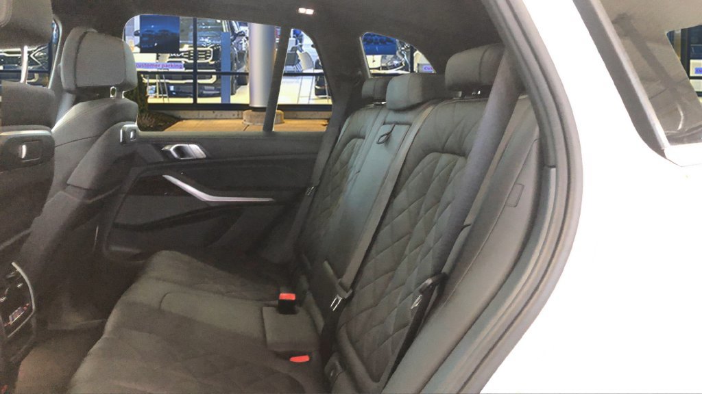 Used 2024 BMW X5 xDrive50e AWD/4WD image 17