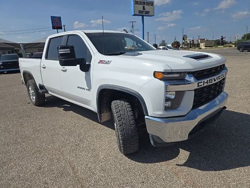 Used 2023 Chevrolet Silverado 2500 LT AWD/4WD image 2