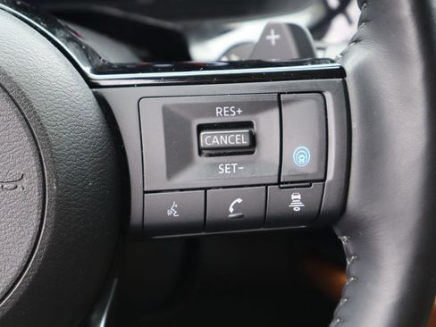 Used 2024 Nissan Pathfinder Platinum w/ Black Appearance Package FWD image 15