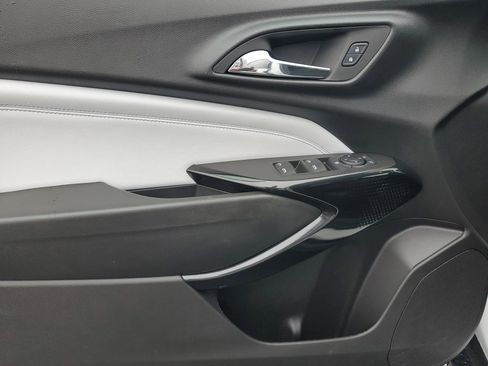 Used 2025 Chevrolet Trax LT image 19