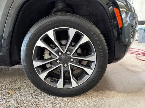Used 2023 Jeep Grand Cherokee Overland AWD/4WD image 12