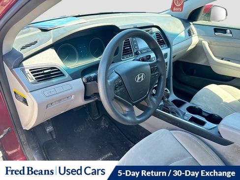Used 2015 Hyundai Sonata SE w/ Option Group 02 FWD image 13