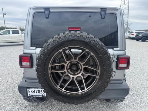 Used 2018 Jeep Wrangler Unlimited Sahara w/ Uconnect 4C Nav & Sound Group image 4