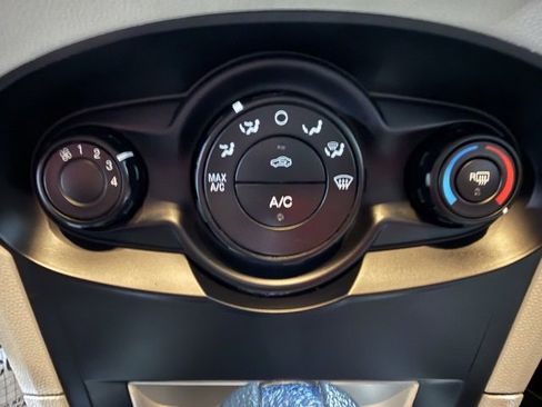 Used 2013 Ford Fiesta S image 17