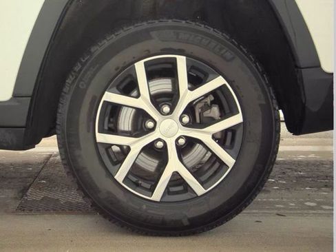 Used 2024 Jeep Grand Cherokee L Limited w/ Luxury Tech Group II image 20