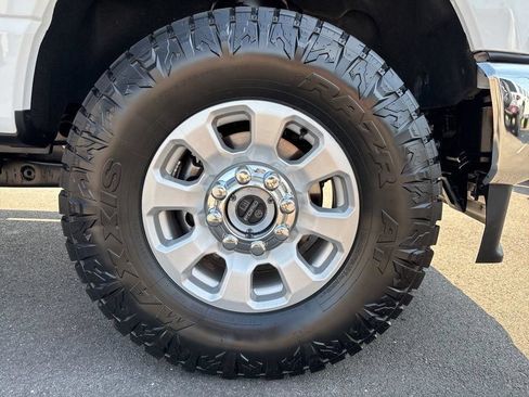Used 2024 Ford F250 XLT w/ FX4 Off-Road Package AWD/4WD image 11