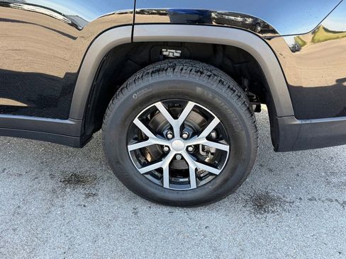 Used 2023 Jeep Grand Cherokee L Limited w/ Luxury Tech Group II AWD/4WD image 25
