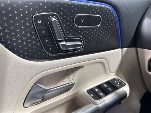 Used 2025 Mercedes-Benz GLA 250 4MATIC image 16