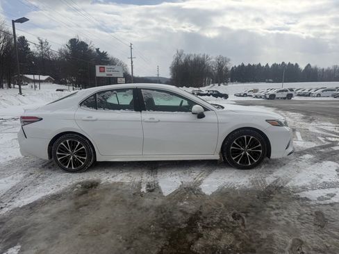 Used 2018 Toyota Camry SE image 5