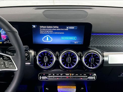 New 2026 Mercedes-Benz GLB 250 4MATIC image 9