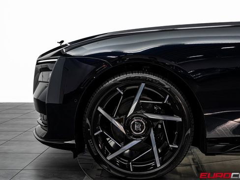 Used 2025 Rolls-Royce Spectre Black Badge image 13