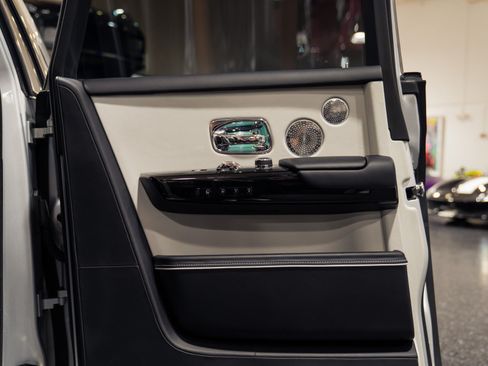 Used 2020 Rolls-Royce Phantom Sedan RWD image 52
