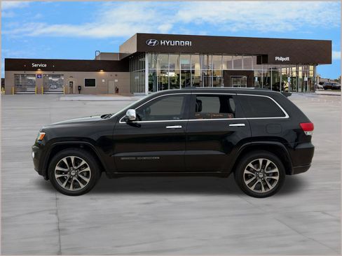 Used 2017 Jeep Grand Cherokee Overland RWD image 2