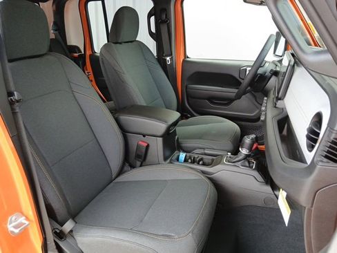 New 2025 Jeep Gladiator Sport image 33