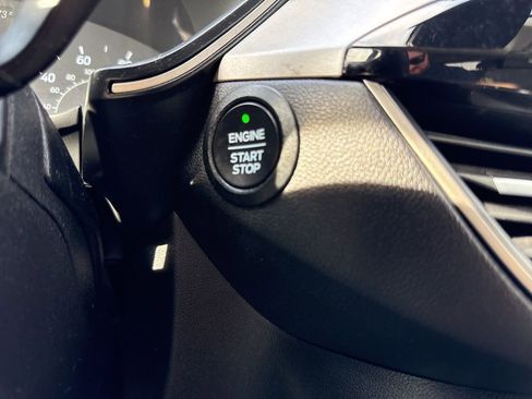 Used 2022 Ford Escape SE image 18