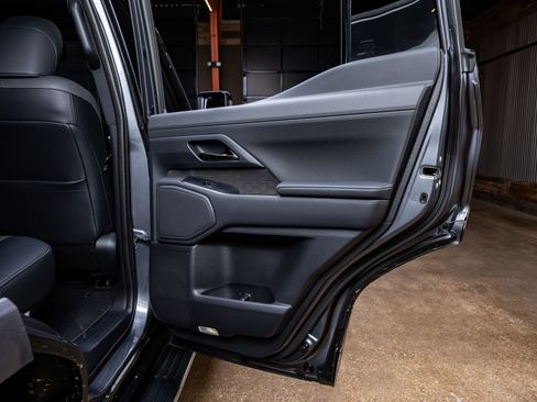 Used 2025 Lexus GX 550 w/ Cold Area Package image 40