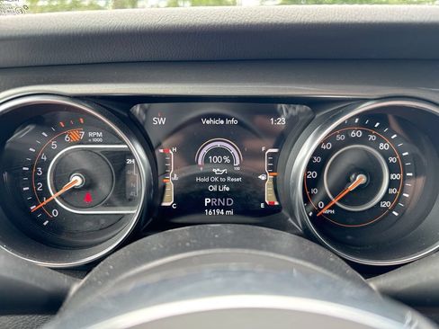 Used 2022 Jeep Wrangler Unlimited Sahara w/ Cold Weather Group AWD/4WD image 12