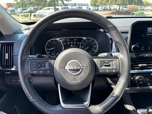 Used 2023 Nissan Pathfinder SL AWD/4WD image 37