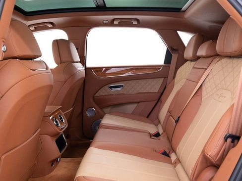 Certified 2021 Bentley Bentayga image 24