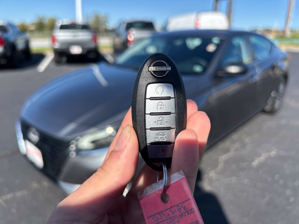 Used 2024 Nissan Altima 2.5 SV FWD image 42