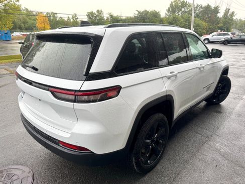 New 2025 Jeep Grand Cherokee Altitude image 5