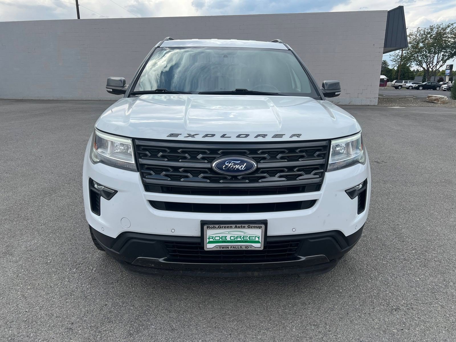 Used 2018 Ford Explorer XLT w/ Equipment Group 202A AWD/4WD image 8