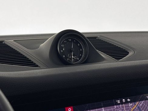 Certified 2024 Porsche Macan AWD/4WD image 21