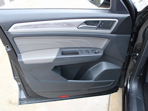 Certified 2023 Volkswagen Atlas Cross Sport SE image 7